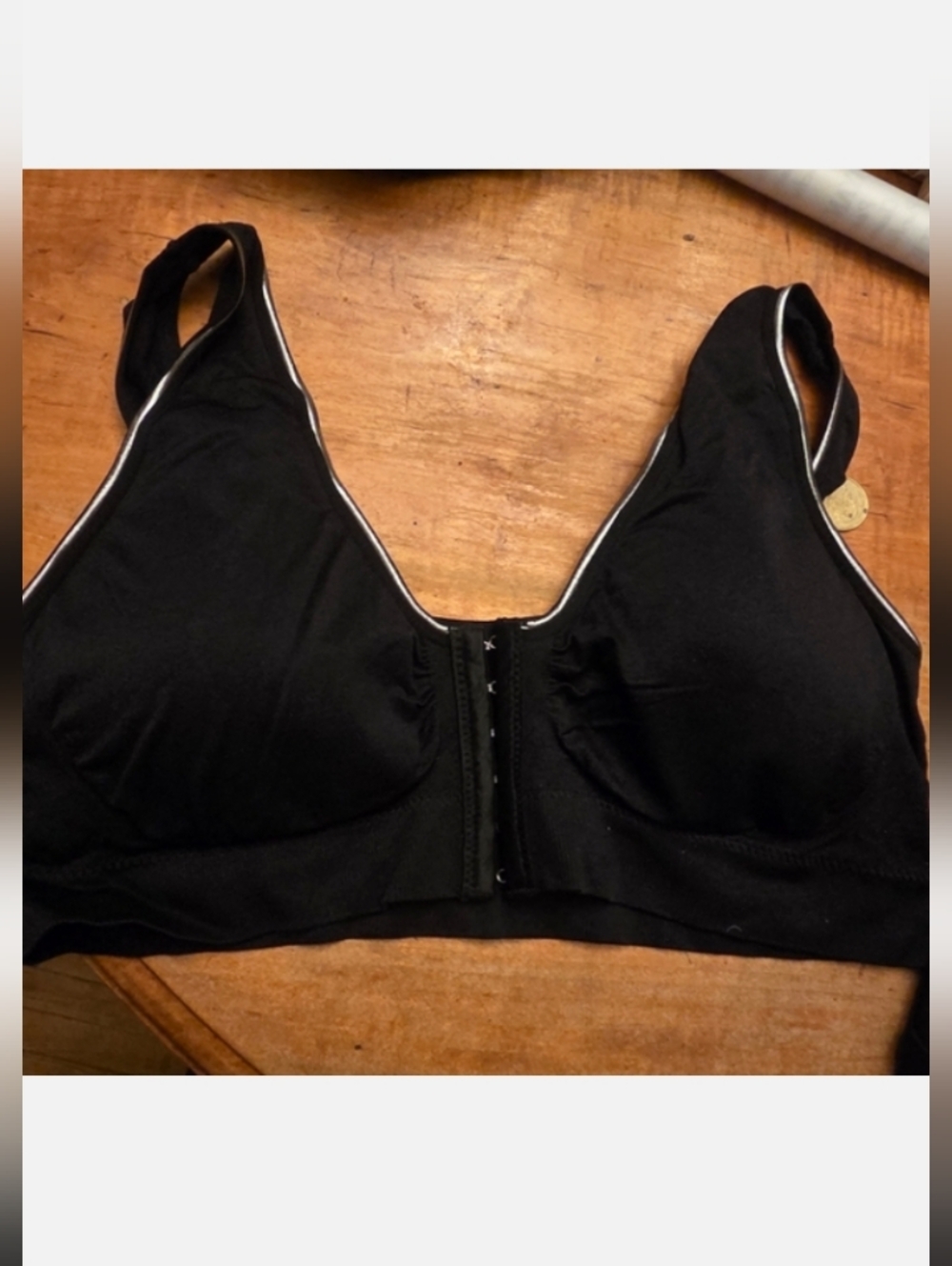 Front‑Closure Black And White Comfort Sports Bra